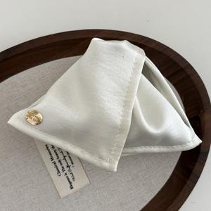 Pince à cheveux triangulaire en satin pour femme, pince à cheveux en tissu uni de couleur unie, accessoire pour cheveux - Product Image 4