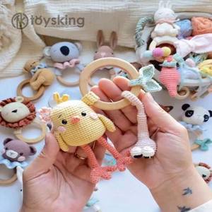 Sonajero de Pollito de Ganchillo, Juguete Masticable Hecho a Mano para Bebés, Mordedor de Pollo Suave para Recién <span class=keywords><strong>Nacidos</strong></span>, Regalo Único para Baby Shower o Bautizo - Product Image 1