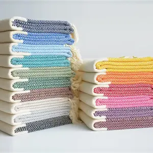 Serviettes de plage turques en coton biologique Serviettes de plage surdimensionnées Grande serviette de plage personnalisée blanche 100% en coton turc rayée avec des glands