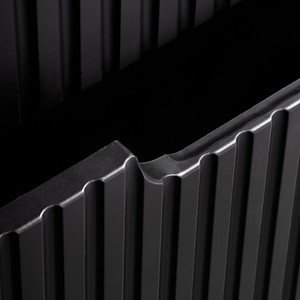 Meuble <span class=keywords><strong>de</strong></span> <span class=keywords><strong>salle</strong></span> <span class=keywords><strong>de</strong></span> <span class=keywords><strong>bain</strong></span> noir élégant <span class=keywords><strong>avec</strong></span> lavabo intégré, <span class=keywords><strong>armoire</strong></span> <span class=keywords><strong>de</strong></span> rangement pour <span class=keywords><strong>linge</strong></span> <span class=keywords><strong>avec</strong></span> <span class=keywords><strong>panier</strong></span> amovible - Product Image 3