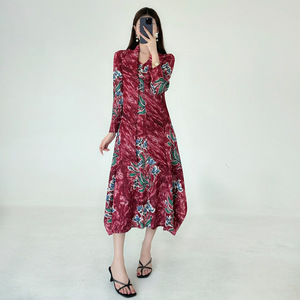 Abito plissettato Miyake Autunno 2026 da donna, nuovo stile straniero, abito casual a due pezzi con ampia gonna per il tempo libero - Product Image 1