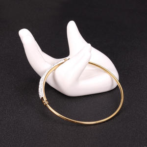 กำไล<span class=keywords><strong>ข้อ</strong></span><span class=keywords><strong>มือ</strong></span>ดีไซน์ลูกศรแฟชั่นเหนือกาลเวลา <span class=keywords><strong>แบรนด์</strong></span><span class=keywords><strong>ดัง</strong></span> ขัดเงาสีทอง สแตนเลสสตีล เครื่องประดับงานแต่งงานสำหรับผู้หญิง - Product Image 5