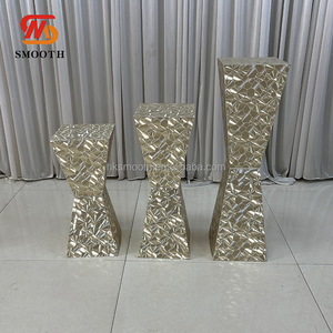Centro de Mesa Metálico Dorado con Forma de Reloj de Arena para Decoración de Bodas y Eventos - Product Image 3