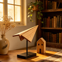 Sculpture d'avion en bois avec support, Ornement de bureau minimaliste en bois, Figurine de table décorative pour la maison, Cadeau idéal pour les voyageurs