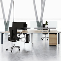 Bureau de travail moderne modulaire personnalisable de 25 mm d'épaisseur avec plateau en bois et pieds en acier pour les espaces de coworking
