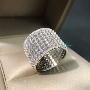 Anello di Lusso Traforato con Pavé per Donne, Gioiello da Dito alla Moda e Trendy - Product Image 4