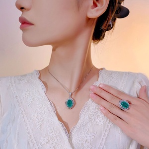 Fabricante de Joyería en China, Juego de Aretes Colgantes Ovalados Vintage de Cobre Ecológico, Juego de Joyería de Circonita Verde de 10*14 mm para Mujer - Product Image 6