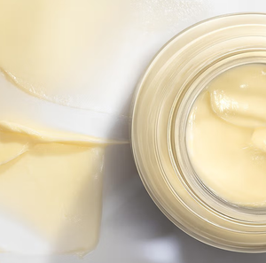 Crema facial color naranja helado - Fórmula "magnética" con textura compacta y maquillaje duradero - Product Image 3