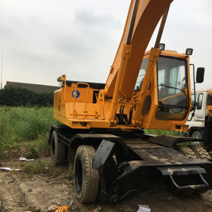 Pelle sur pneus Hyundai 200W-5 à haut rendement Original Japon Multifonctionnel Bonne condition Utilisé Hyundai 60w 120w 210w 150 Vente - Product Image 1