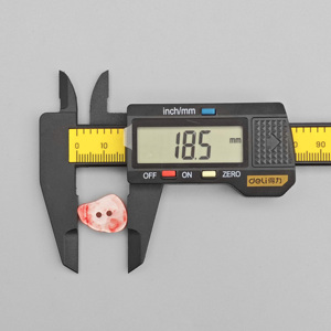 Hot Bán Cao cấp Hình Dạng Không Thường Xuyên Nhựa Nút <span class=keywords><strong>2</strong></span> Lỗ May Màu Đỏ Nút Cho Quần Áo - Product Image 2