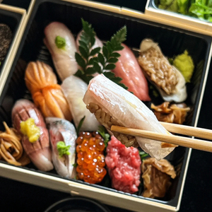 Torta di pasticceria da asporto <span class=keywords><strong>in</strong></span> legno vassoio per Sushi da pranzo rettangolare <span class=keywords><strong>in</strong></span> carta a prova di olio da asporto scatola per sushi <span class=keywords><strong>in</strong></span> legno per uso alimentare - Product Image 3