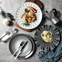 Vaisselle en céramique vintage durable de style européen, noir et blanc, assiettes rustiques irrégulières pour restaurant et maison