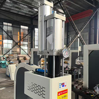 Machine à riveter pneumatique pour conduits d'air en tôle avec moteur et pompe, puissance 5 kW