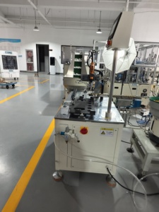Machine <span class=keywords><strong>de</strong></span> serrage automatique <span class=keywords><strong>de</strong></span> vis <span class=keywords><strong>de</strong></span> précision ultra-élevée pour électronique numérique <span class=keywords><strong>de</strong></span> bureau, avec programme multifonctionnel - Product Image 5