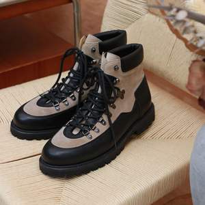 Chaussures habillées en cuir véritable de couleur champagne britannique pour hommes - Product Image 4