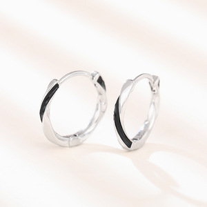 Orecchini a Cerchio Geometrici da Donna in Smalto, Gioielli Chic Minimalisti alla Moda, Regalo per Uso Quotidiano - Product Image 2