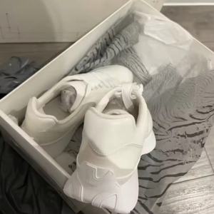 Chaussures de sport respirantes en cuir véritable de haute qualité, style classique et robuste, pour hommes et femmes, idéales pour la course et la marche en extérieur. - Product Image 3