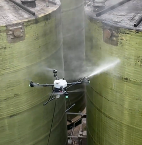 Drone de nettoyage JIUSI D15R à panneau métallique incurvé pour fermes solaires, bâtiments et murs-rideaux en verre - Product Image 4