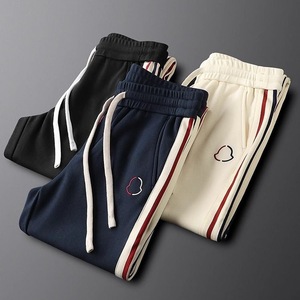 Nouvel <span class=keywords><strong>Ensemble</strong></span> Deux Pièces Décontracté de Sport <span class=keywords><strong>Homme</strong></span> Tendance Printemps Automne, Sweat à Capuche et Pantalon de Survêtement Tricoté Imprimé 3D avec Bande Latérale pour l'Hiver - Product Image 4