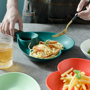 Assiette de pâtes à salade en céramique avec sauce soja au vinaigre bol de ketchup wasabi et plateau de service de <span class=keywords><strong>restaurant</strong></span> à manche en <span class=keywords><strong>bois</strong></span> - Product Image 4