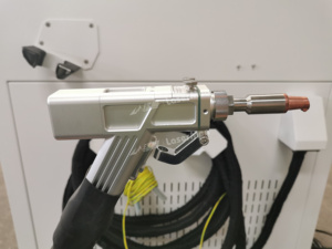 Machine de soudage, découpe et nettoyage au laser à fibre portative 3000W LM-2000 4-en-1 pour métal et aluminium - Product Image 5