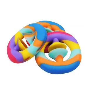 Vendita calda 2022 Silicone arcobaleno Anti stress o attenuazione la tua pressione Snap Pop Fidgets Gadget Snap Fidget Toy SQUEEZ TOY