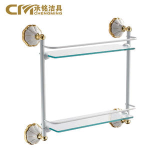 Lavabo de Cerámica Blanca de Doble Capa con Estilo Europeo, con Estante de Vidrio y Detalles Dorados, Diseño Floral Único para Baño - Product Image 2