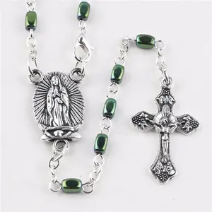 Verde O colar católico do rosário do Virgin Mary com fecho