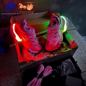 Sneakers LED de haute qualité Track 3.0, baskets de course, chaussures décontractées vintage, chaussures de marche avec lumière LED, marque tendance - Product Image 2