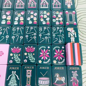 Nouvel arrivage : Jeu de Mahjong américain imprimé UV avec faces bleu sarcelle foncé et dos lavande pour les réunions de famille en vacances - Product Image 5