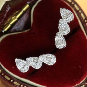 Pendientes de Oro Xinfly Luxulry Au750 con Diamante Natural de 0.3CT, Estilo Línea de Tres Gotas de Agua, Completamente Adornados con Diamantes - Product Image 1
