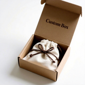 Caja de Regalo de Cartón Kraft para Envíos por Correo, Diseño Personalizado Hecho a Mano y Reciclable, para Empaque de Ropa - Product Image 2