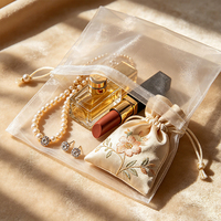 Pochette d'emballage pour bijoux avec logo personnalisé, vente en gros, petit sac en organza transparent avec cordon de serrage, pochettes cadeaux pour mariage, directement de l'usine
