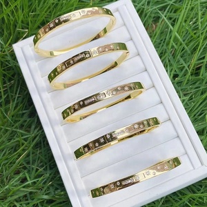 เครื่องประดับขายส่ง กำไลข้อมือทอง 18K ชุบทองเหลือง ปรับขนาดได้ ประดับเพชรซิคอนรูปดาว - Product Image 2