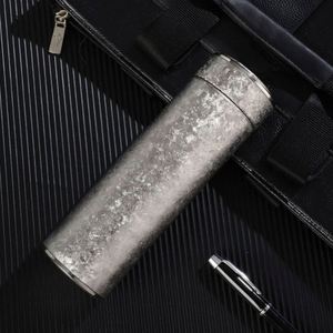 กระติกน้ำสุญญากาศไทเทเนียมแท้คุณภาพสูง 480 มล. แบบสองชั้น ลายดอกน้ำแข็ง แก้วน้ำเดินทาง กระติกเก็บความร้อน Ti เหมาะสำหรับเป็นของขวัญทางธุรกิจ - Product Image 6