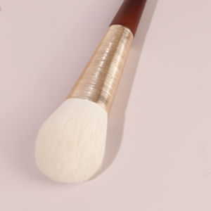 ชุดแปรงแต่งหน้าขนสังเคราะห์ระดับมืออาชีพ 6 ชิ้น ยี่ห้อ YRX ขายดี พร้อมโลโก้และฉลากส่วนตัวสำหรับชุดอุปกรณ์ความงามสำหรับผู้หญิง - Product Image 4