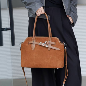 Sac à main Ando pour femme en cuir de vache véritable avec poignée supérieure et bandoulière amovible - Product Image 1