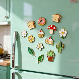 Imán de Refrigerador de Metal Plateado Personalizado con Logotipo, Imán de Refrigerador Personalizado de Esmalte Suave - Product Image 3