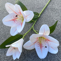 Selebriti Internet Bunga Lily Parfum Cetak 3D Berkualitas Tinggi untuk Dekorasi Meja Rumah dan Hotel untuk Pernikahan dan Perayaan.