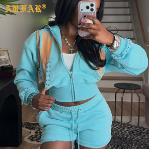 Conjuntos de Dos Piezas para Mujer <span class=keywords><strong>con</strong></span> Logotipo Personalizado, <span class=keywords><strong>Ropa</strong></span> Urbana, 100% Algodón, Sudadera Corta <span class=keywords><strong>con</strong></span> Cierre y Detalles en Tachuelas, Pantalones Cortos, Conjuntos Deportivos para Mujer - Product Image 3