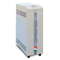 Estabilizador de voltaje Orion 10-20kVA ± 25% Control de servomotor PC trifásico único Control LED de relé de 220V 50Hz para uso SVC