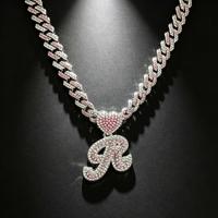Collier Hip Hop Bling avec Pendentif Lettre Cursive A-Z Cœur Rose Glacé en Alliage et Zircon Cubique Rose-Blanc, Chaîne Cubaine Bicolore, Cadeau de Fête