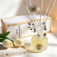 Diffuseur de parfum en verre givré, étiquette vintage, rotin et fleurs séchées, parfum d'intérieur varié, coffret cadeau