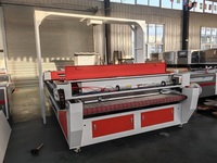 Machine de découpe laser CO2 grand format 2100x3000mm à alimentation automatique pour tissu en rouleau avec vision CCD et 2 têtes