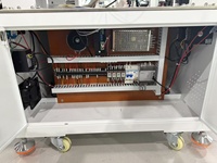 Machine d'étiquetage automatique pour bouteilles rondes en plastique, en verre et bocaux