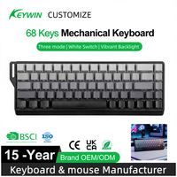 Keyboard Gaming Mekanik Nirkabel 2.4g Tiga Mode USB Berkabel, Siap Kirim dari Pabrik, 65% 68-tombol RGB dengan Keycaps Berukir Samping, Hotswap