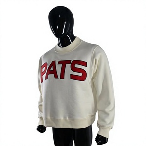 Sudadera de Cuello Redondo Color Crema para Mujer con Estampado de Letras PATS Rojas, Manga Larga, Tejido de Algodón, Logotipo Personalizado, Fabricante OEM - Product Image 3