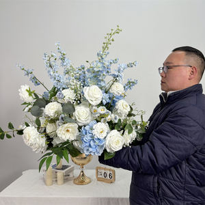 Centro de mesa realista de rosas artificiales de seda, ecológico, hecho a mano, en azul y blanco, para el hogar, bodas, escuela. - Product Image 6