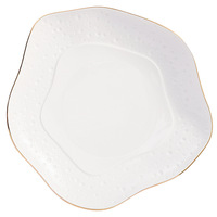 Assiette en céramique de luxe à bord doré avec surface texturée en relief, forme carrée irrégulière pour la restauration fine et les événements