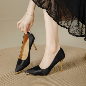 Zapatos de Tacón Alto para Novia, Elegantes Zapatos de Satén con Detalles de Perlas y Tacón Cómodo para Novia y Fiestas - Product Image 4